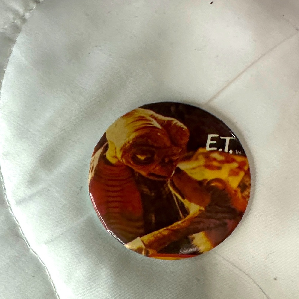 Vintage E.T button